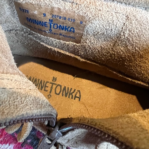 Minnetonka Fringe Ankle Boot with beading Size 9 - Picture 5 of 6